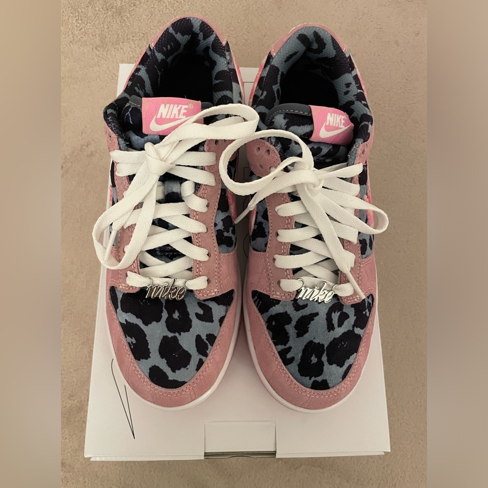 Women Nike’s. Men size 6.5, Women size 8.